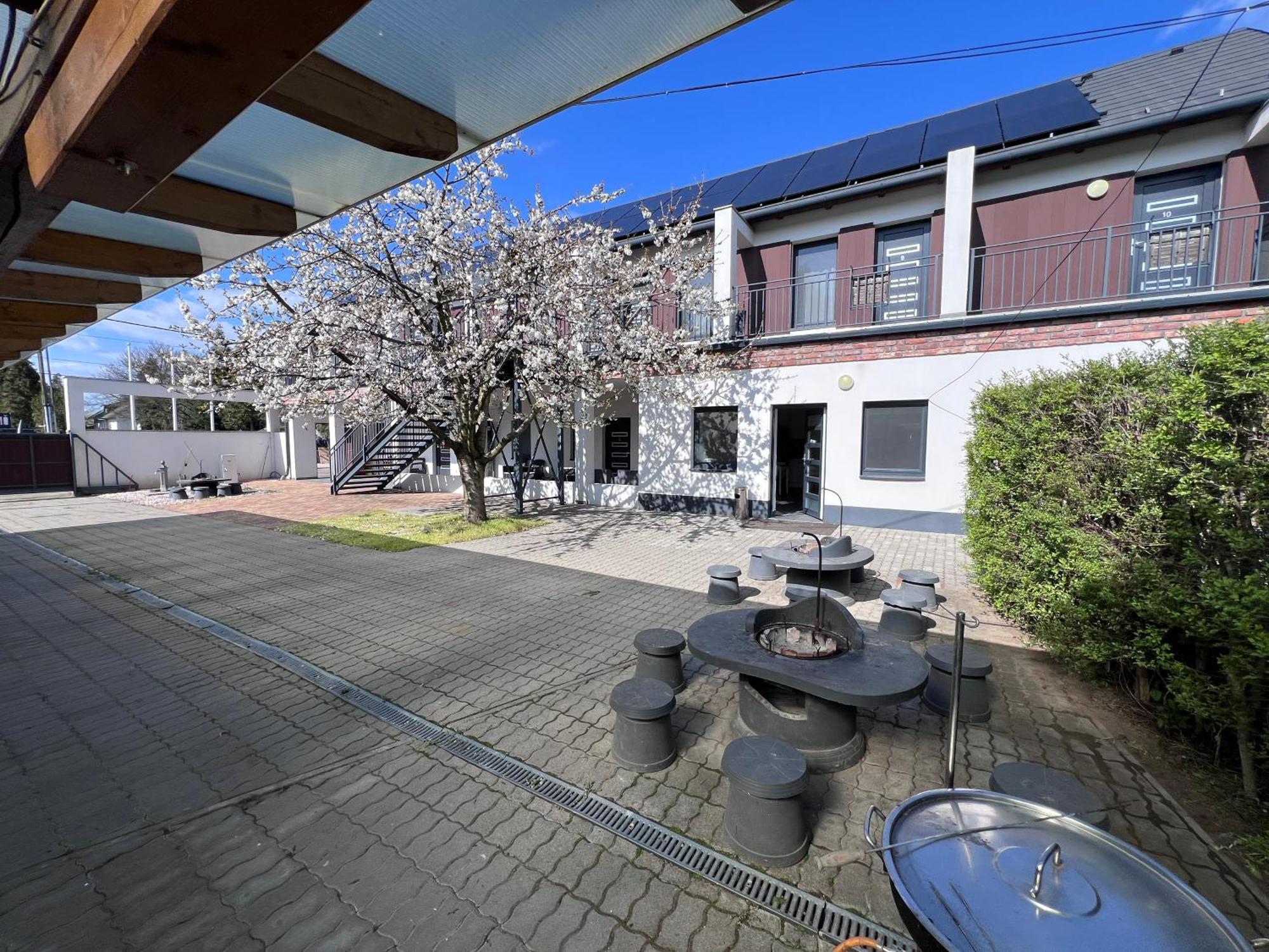Sulyom Panzio Apartment Tiszafured Exterior photo