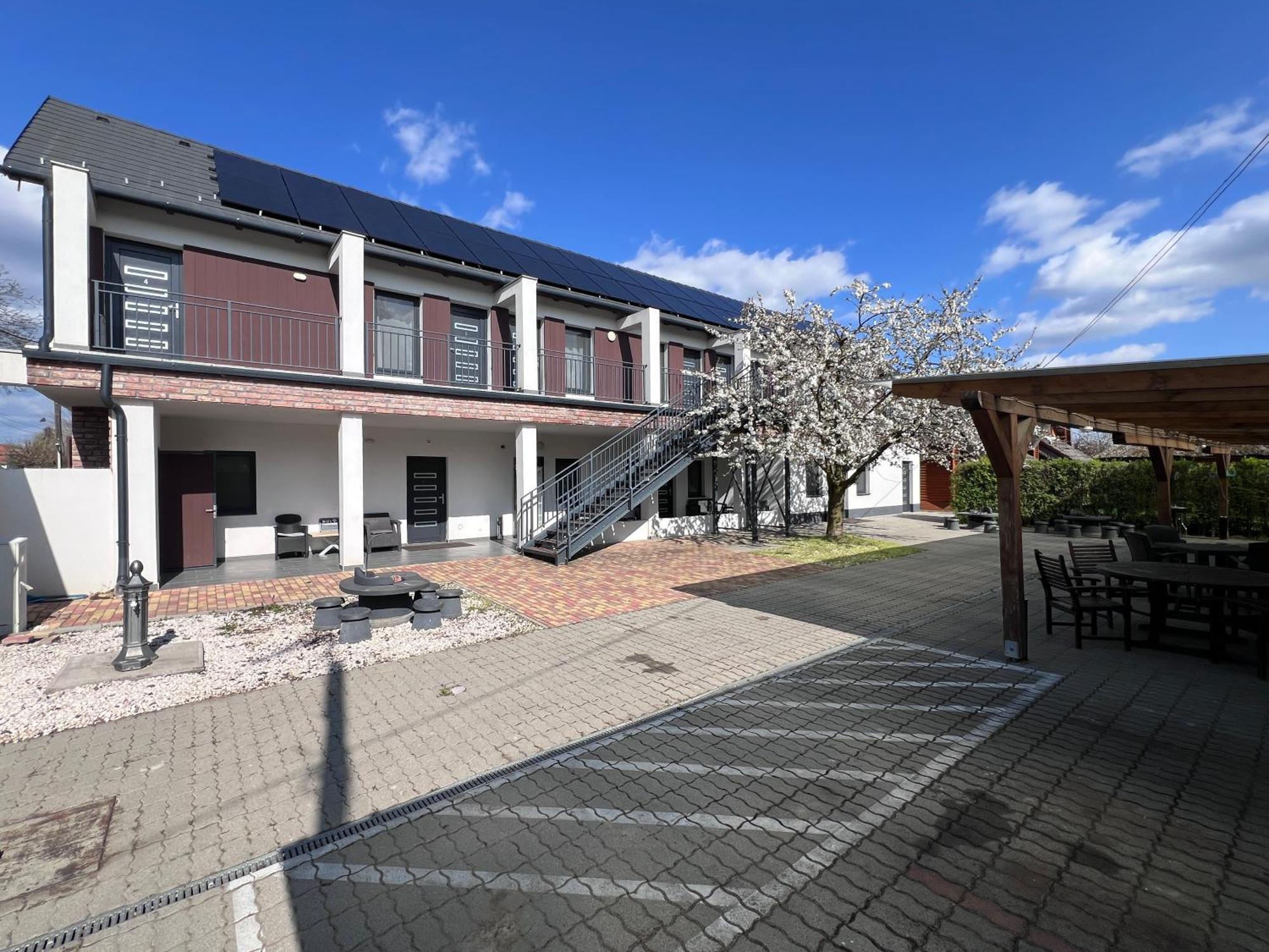 Sulyom Panzio Apartment Tiszafured Exterior photo